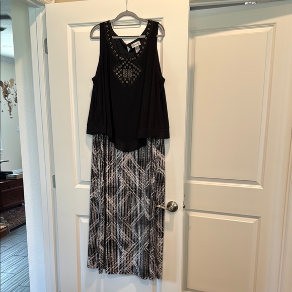 Catherines Dresses & Skirts - Catherines 1X (18/20) Black beaded overlay top maxi dress